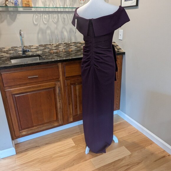 NEW Xscape Solid Side Ruched High Slit Off Shoulder Maxi Long Formal Gown Size 8 - Picture 4 of 10